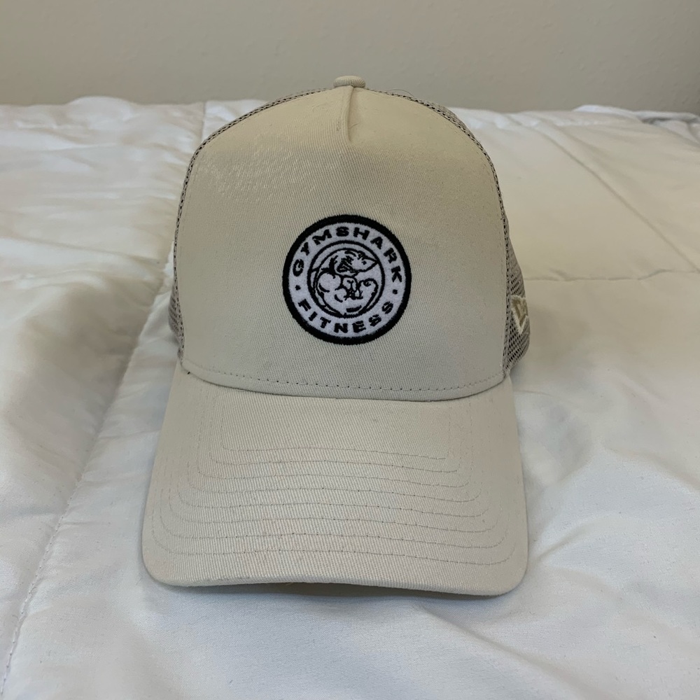 GYMSHARK Cream Hat